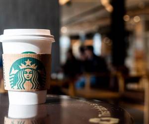 Cuántos cafés latte de Starbucks se pueden comprar con el salario mínimo de los países de Centroamérica