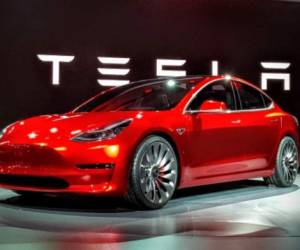El fabricante estadounidense de vehículos eléctricos Tesla superó por primera vez este miércoles los US$100.000 millones en valor bursátil.