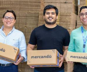 En la foto parte del equipo de Mercandú. De izquierda a derecha: Fabricio Carballo, CIO; Adrián Gómez, CEO y fundador de Mercandú; y Carlos Aldana, Head of Imports and Logictics.