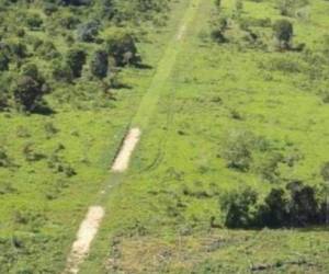 La pista clandestina estaba en el municipio de Brus Laguna y fue destruida con explosivos detonados por militares hondureños. Imagen referencia.