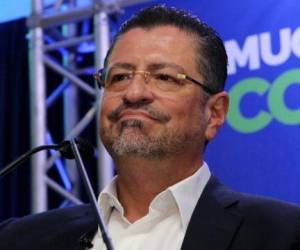 Presidente electo de Costa Rica se opone a rebaja de US$0.15 en combustibles ¿por qué?