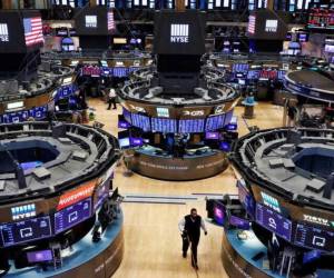 Wall Street cierra con índices dispersos una volátil semana