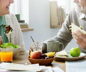 Envejecer de forma saludable comienza con la nutrición, según investigación