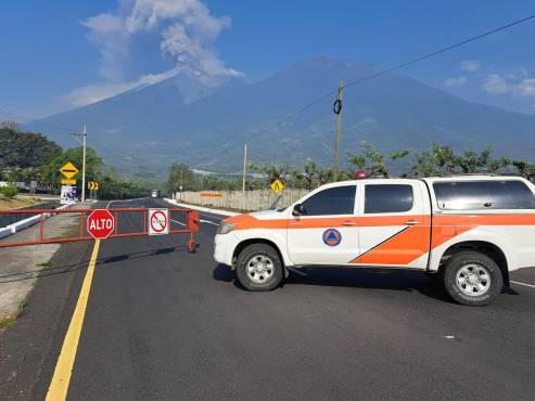 Volcán de Fuego de Guatemala inicia erupción lanzando ceniza y lava