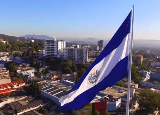 Fitch revisará calificación para algunos emisores en El Salvador