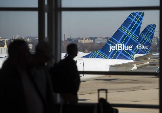 JetBlue aumenta su apuesta para comprar a su rival Spirit
