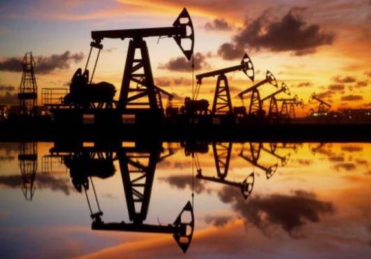 El petróleo sube por las mejores perspectivas de crecimiento económico de EEUU