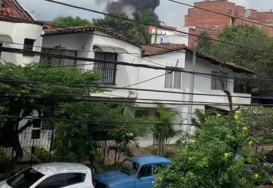 Accidente aéreo: Cae avioneta en zona residencial de Colombia y se reportan fallecidos