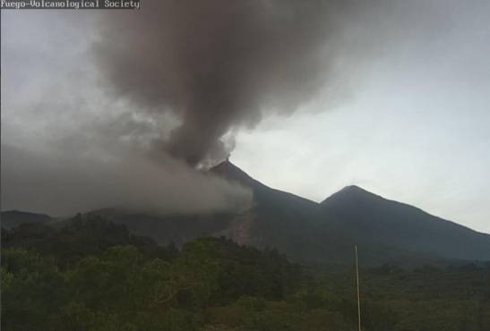 Imágenes: Volcán de Fuego (Guatemala) en actividad eruptiva