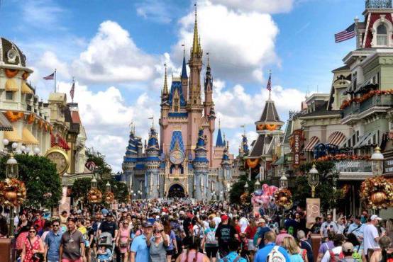 Disney extiende el contrato del CEO, Bob Iger, hasta 2026