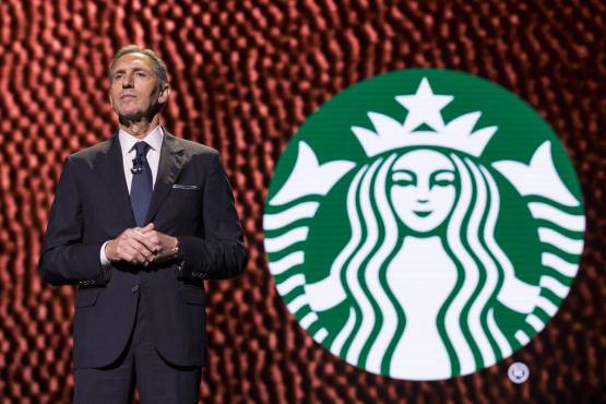 El CEO de Starbucks, Howard Schultz, critica ‘falsas promesas’ de gerencia anterior