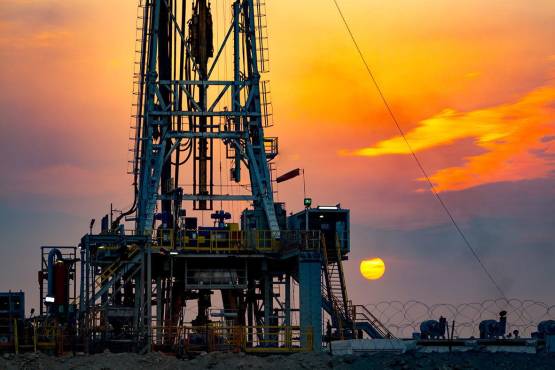 Arabia Saudita recortó precios del petróleo desde máximos por los cierres de China