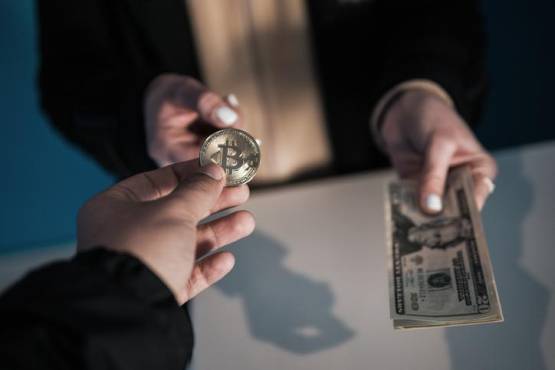 Banca de EEUU preocupada ante riesgo por el uso de bitcoin en El Salvador