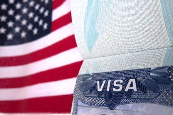 Número récord de inmigrantes en EEUU recibe la ciudadanía
