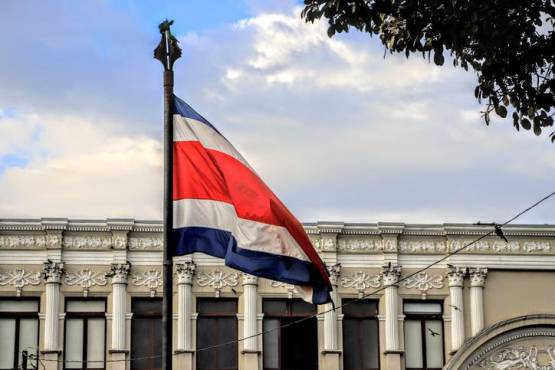 Desaceleración económica y reformas educativas entre principales retos de Costa Rica en 2023