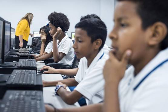 CAF apoyará fortalecimiento de la educación en El Salvador con crédito por US$150 millones