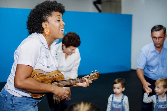 Emprendedora crea un centro de acompañamiento musical para la primera infancia