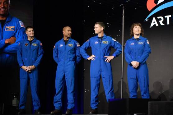 <i>(I-D) Astronautas Jeremy Hansen, Victor Glover, Reid Wiseman y Christina Hammock Koch. FOTO Mark Felix / AFP</i>