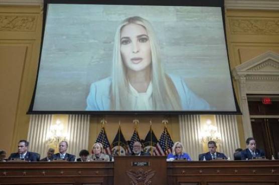 WASHINGTON, DC - 9 DE JUNIO: Ivanka Trump, la hija del presidente Donald Trump, aparece en una pantalla durante una audiencia del Comité Selecto para Investigar el Ataque del 6 de enero al Capitolio de EE. UU. (Images vía AFP)