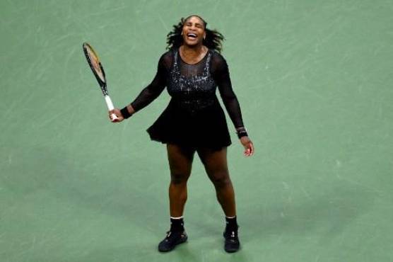La estadounidense Serena Williams reacciona después de un punto durante su partido de la tercera ronda de individuales femeninos del torneo US Open Tennis de 2022 contra la australiana Ajla Tomljanovic en el Centro Nacional de Tenis Billie Jean King de la USTA en Nueva York, el 2 de septiembre de 2022. (Foto de ANGELA WEISS / AFP)