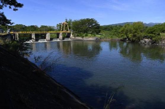 Alcaldes centroamericanos rechazan explotación minera que afecta al Río Lempa