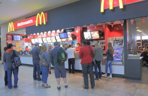 McDonald’s planea recortes de empleos en medio de la expansión