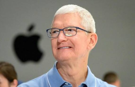 ¿Crisis en Apple?: Tim Cook, director ejecutivo, redujo su salario