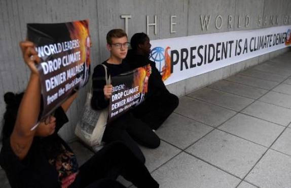Piden renuncia del presidente del Banco Mundial por sus reservas sobre el cambio climático