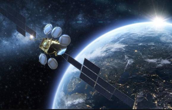 Eutelsat busca fusionarse con OneWeb para convertirse en líder en internet satelital