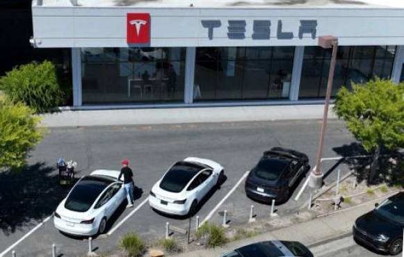 Tesla suprime casi 200 puestos en oficina de California