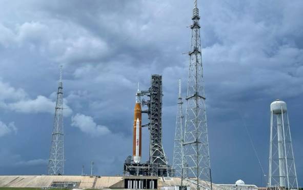 Nasa suspende lanzamiento del martes de nave a la Luna debido a tormenta