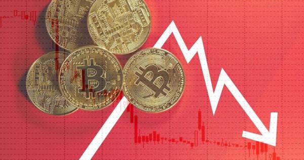 El bitcóin cae un 50 % seis meses después de alcanzar sus máximos históricos