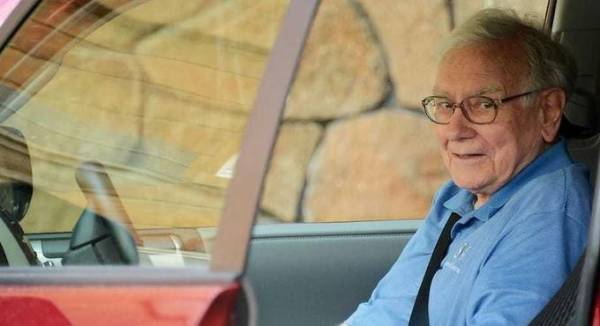 Multimillonario Warren Buffett apuesta por el sector de los vehículos eléctricos