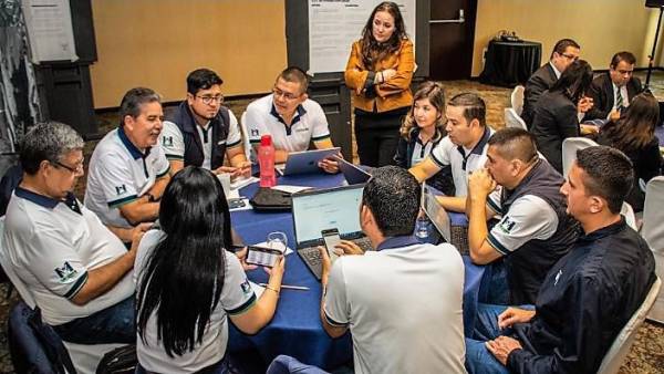 IFC y Visa impulsan la transformación digital de cooperativas en Guatemala
