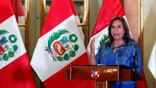 Fiscalía de Perú reprograma la citación a la presidenta
