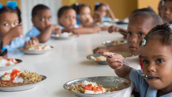 Educación alimentaria y nutricional en las escuelas es vital para combatir malnutrición en la región