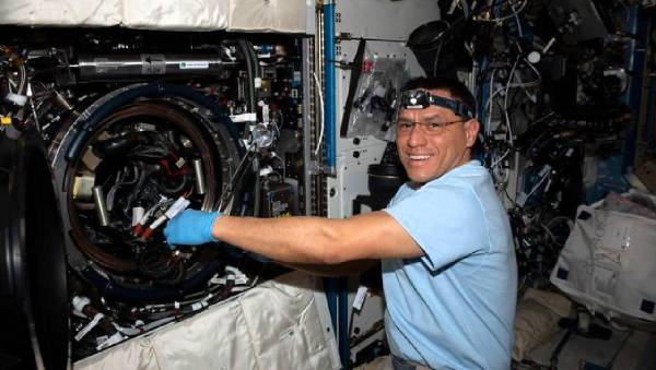 Frank Rubio, el integrante de la NASA con la estadía más larga fuera del planeta
