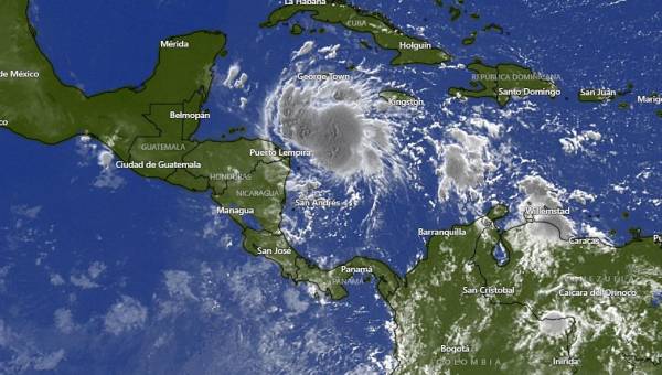 Honduras eleva alertas en Roatán por tormenta tropical Lisa