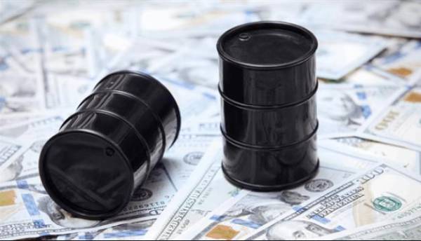 Petróleo escala por encima de los US$100, Biden no logra tranquilizar el mercado