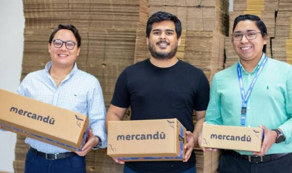 En la foto parte del equipo de Mercandú. De izquierda a derecha: Fabricio Carballo, CIO; Adrián Gómez, CEO y fundador de Mercandú; y Carlos Aldana, Head of Imports and Logictics.