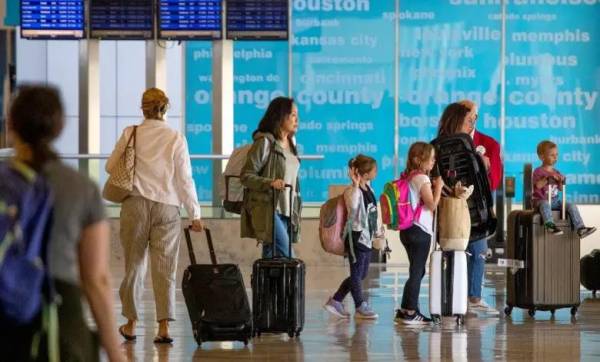 EEUU: Cancelaciones de vuelos complican el “puente” a miles de estadounidenses