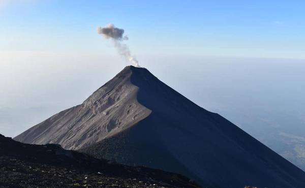 Volcán de Fuego: ceniza se desplaza sobre varios departamentos de Guatemala