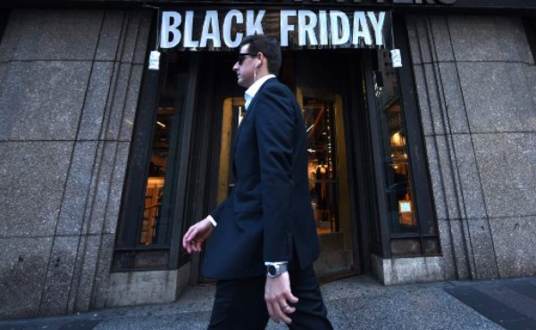 Estadounidenses se vuelcan en el 'Black Friday' aprovechando descuentos