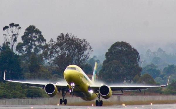 La aerolínea colombiana Viva Air suspende sus operaciones