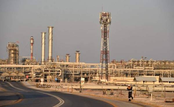A general view of Saudi Aramco's Abqaiq oil processing plant on September 20, 2019. - Saudi Arabia said on September 17 its oil output will return to normal by the end of September, seeking to soothe rattled energy markets after attacks on two instillations that slashed its production by half. The strikes on Abqaiq - the world's largest oil processing facility - and the Khurais oil field in eastern Saudi Arabia roiled energy markets and revived fears of a conflict in the tinderbox Gulf region. (Photo by Fayez Nureldine / AFP)