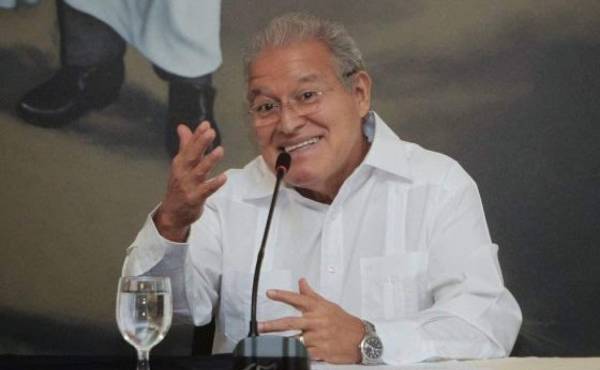 Salvador Sánchez Ceren gobierna un país que hoy tiene tantas muertes como en la guerra civil que protagonizó siendo comandante de las fuerzas del FMLN. (Foto: Archivo)
