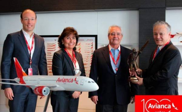 La aerolínea celebró sus 100 años y presentó dos nuevos reconocimientos otorgados por los pasajeros, uno de ellos es que entra a la categoría de aerolínea de cinco estrellas.