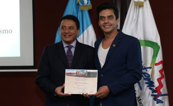 El cineasta Jayro Bustamante, nuevo embajador de Turismo de Guatemala