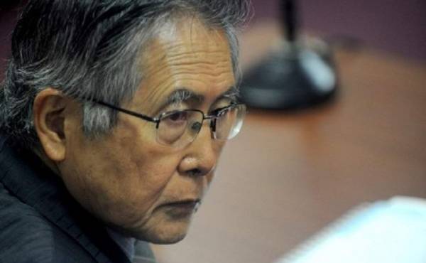 El indulto provocó la protesta de familiares de 25 víctimas asesinadas por escuadrones de la muerte del ejército durante el régimen de Fujimori. Ese caso fue el que terminó llevando a la cárcel a Fujimori al ser condenado como autor mediato de los homicidios. (Foto: AFP).