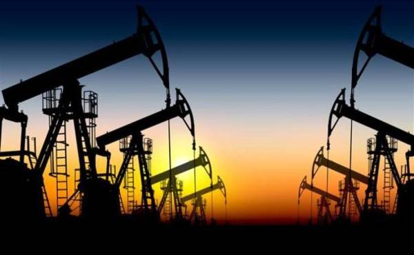 Precios del petróleo cayeron por recorte de precios de contratos de Arabia Saudita